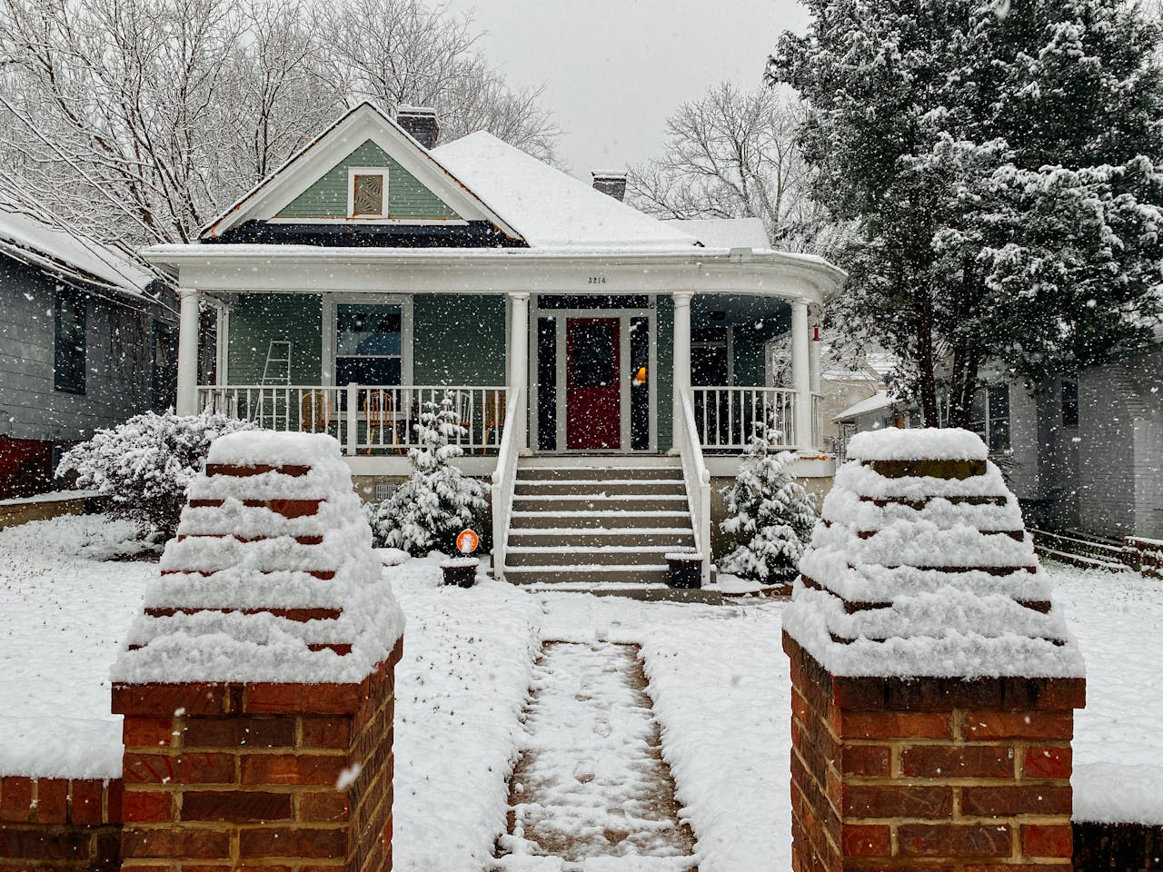 pexels-kelly-3736487 | Shed Windows and More for DIY & Builders Winter Home Preparation