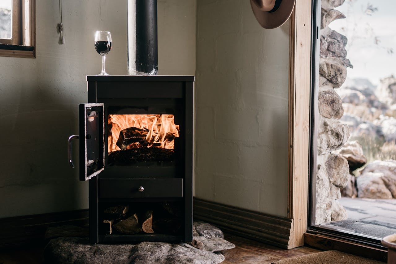pexels-taryn-elliott-8096682 | Shed Windows and More for DIY & Builders Winter Home Preparation